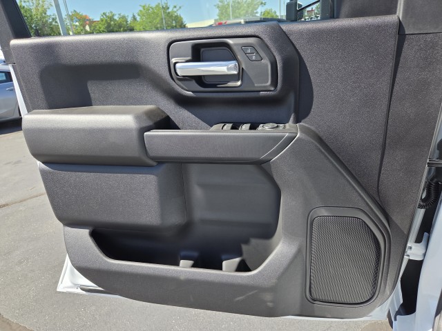 2025 Chevrolet Silverado 2500HD Custom photo 8