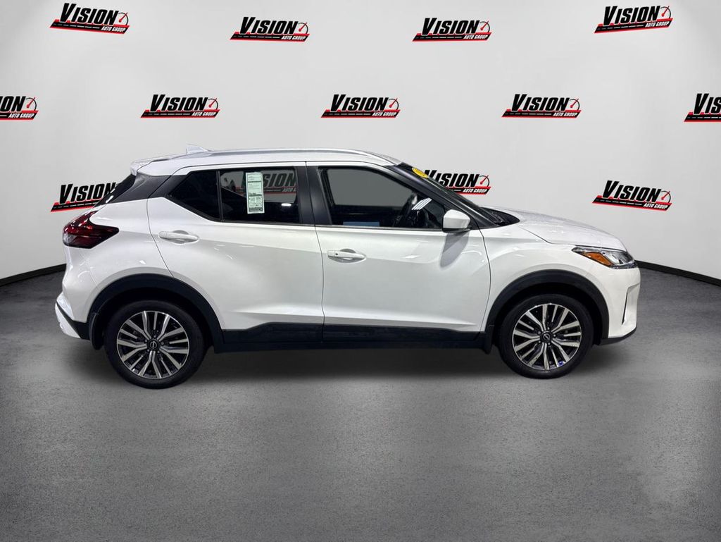 2024 Nissan Kicks SV photo 4