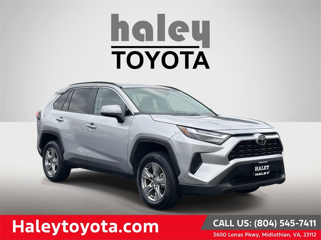 2025 Toyota RAV4 XLE's photo