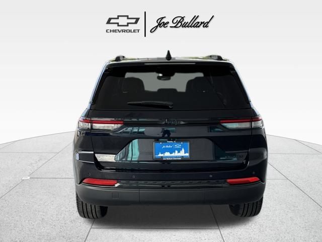 2024 Jeep Grand Cherokee Limited photo 5