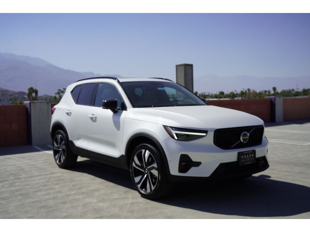 2026 Volvo XC40 Plus's photo