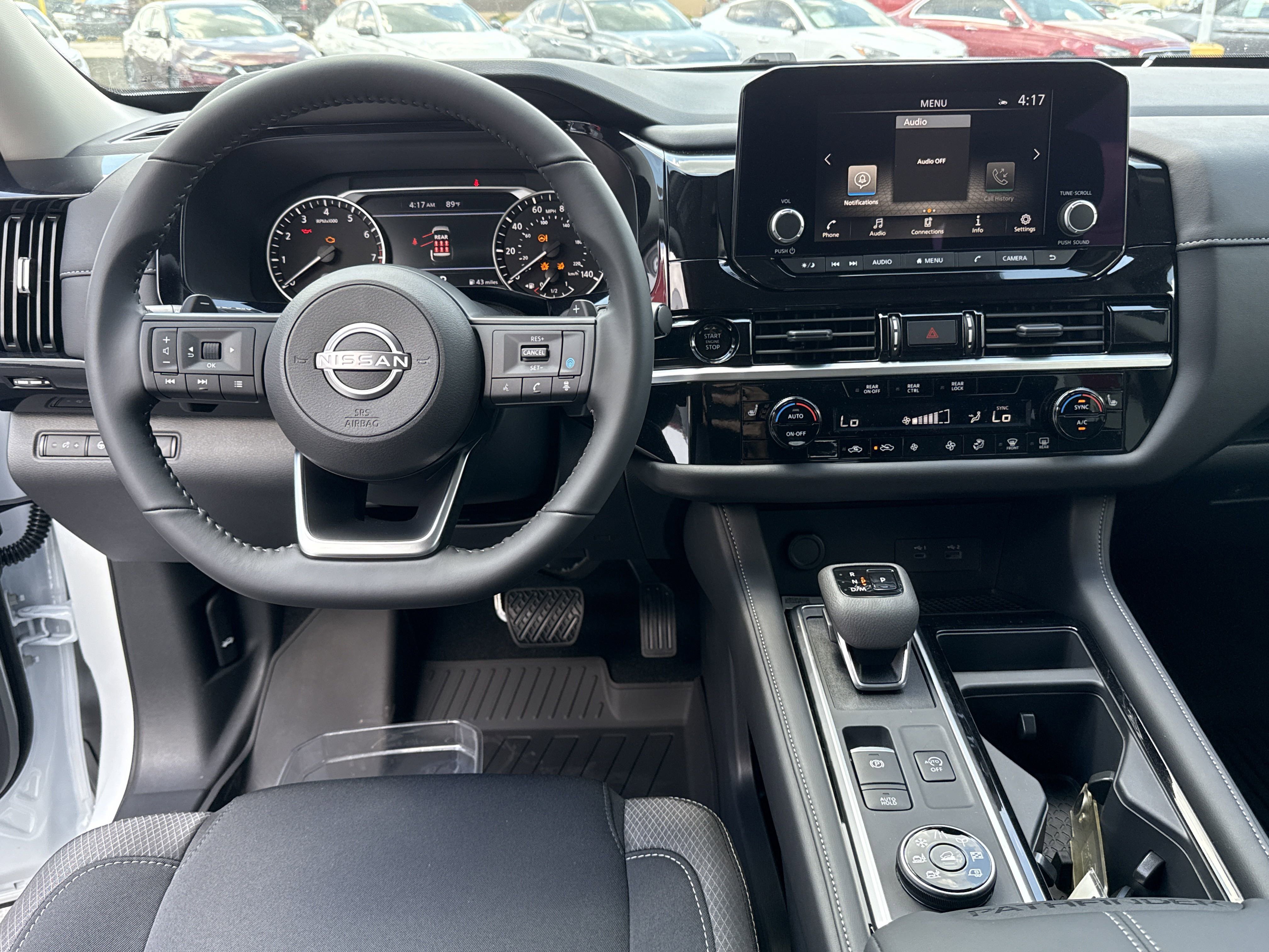 2025 Nissan Pathfinder SV photo 4