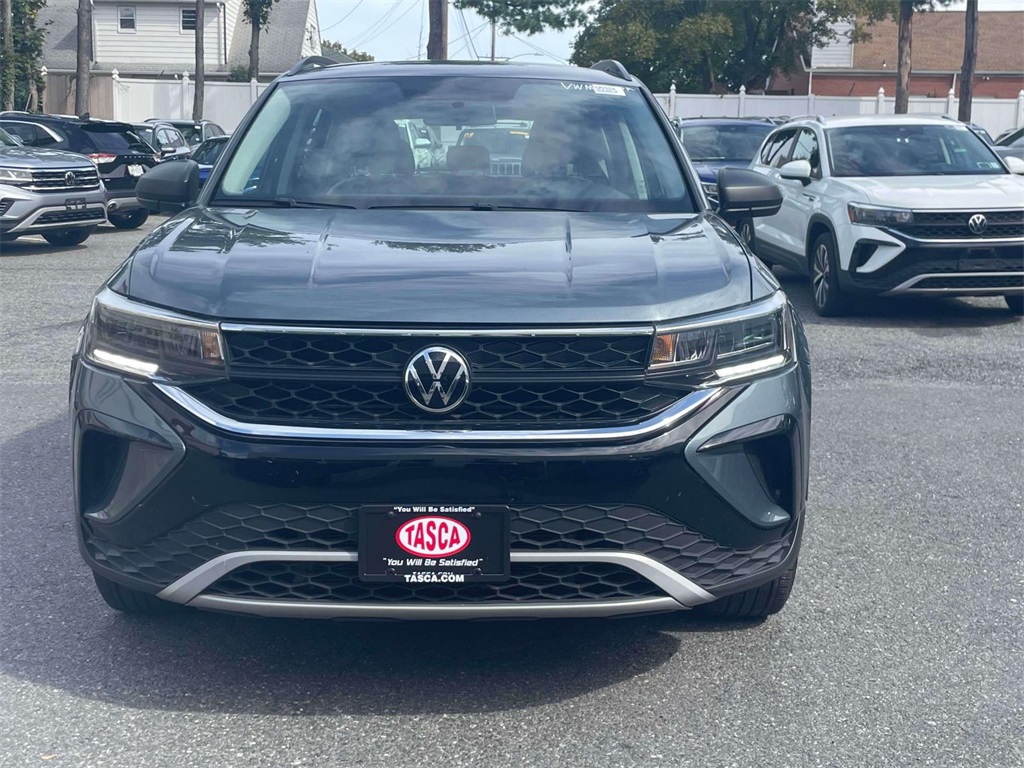 2022 Volkswagen Taos S photo 2