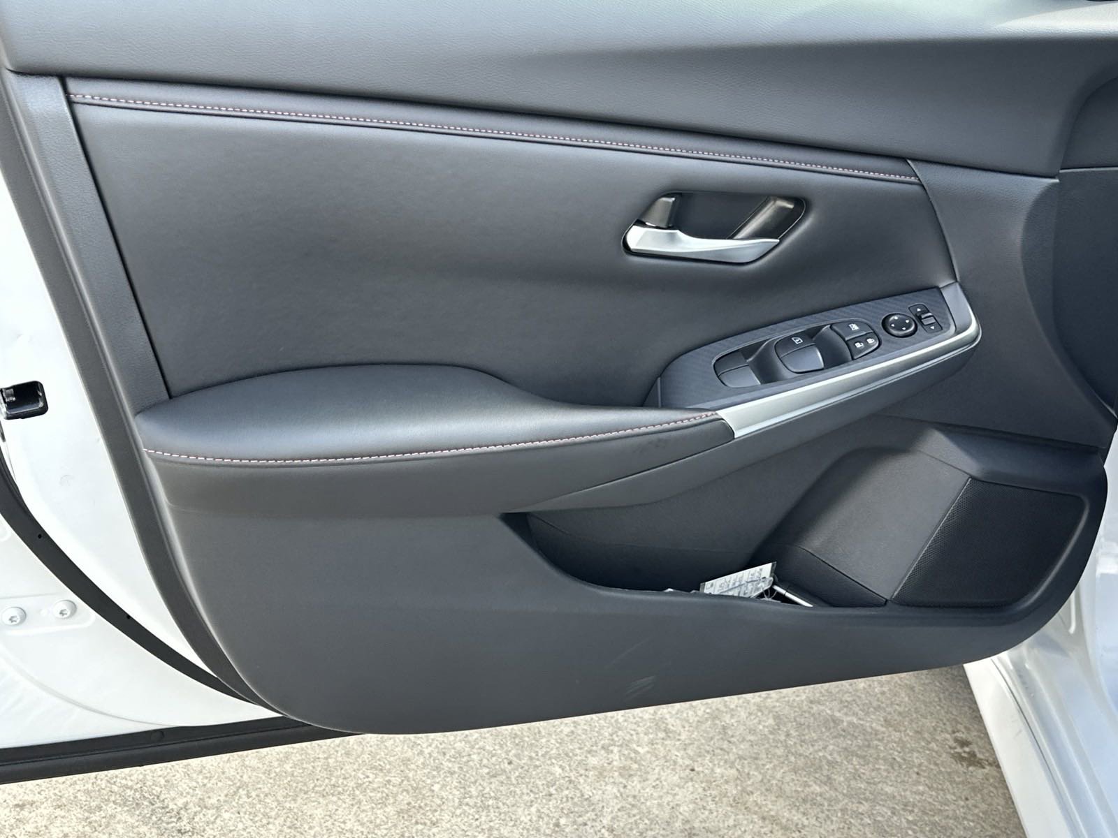 2025 Nissan Sentra SR photo 10