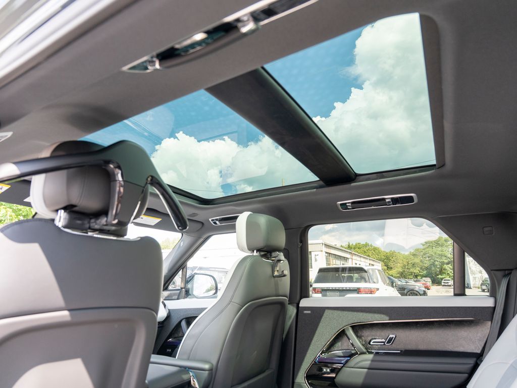 2025 Land Rover Range Rover Sport SE photo 19