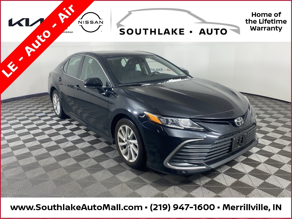 2023 Toyota Camry LE's photo