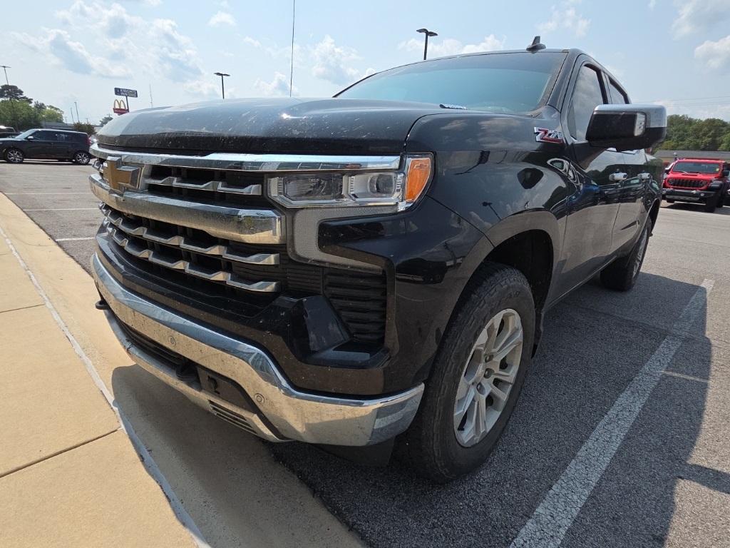 2023 Chevrolet Silverado 1500 LTZ photo 2