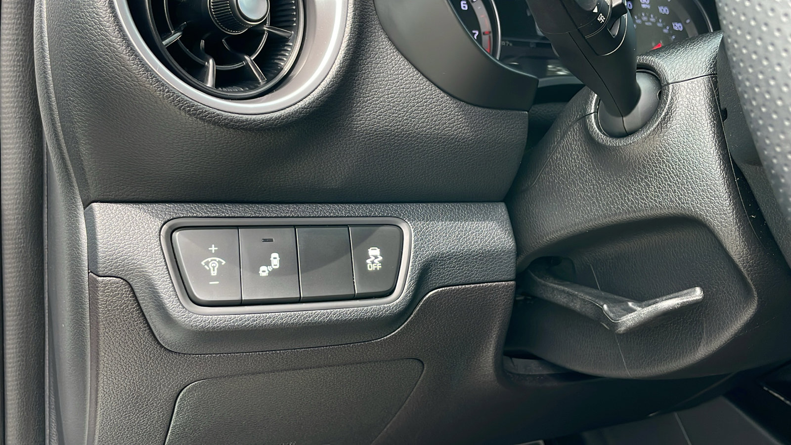 2022 Kia Forte GT-Line photo 21