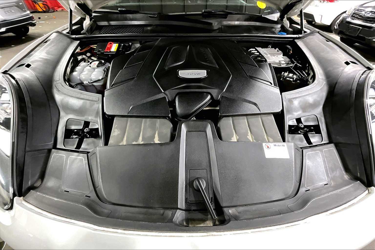 2020 Porsche Cayenne photo 28