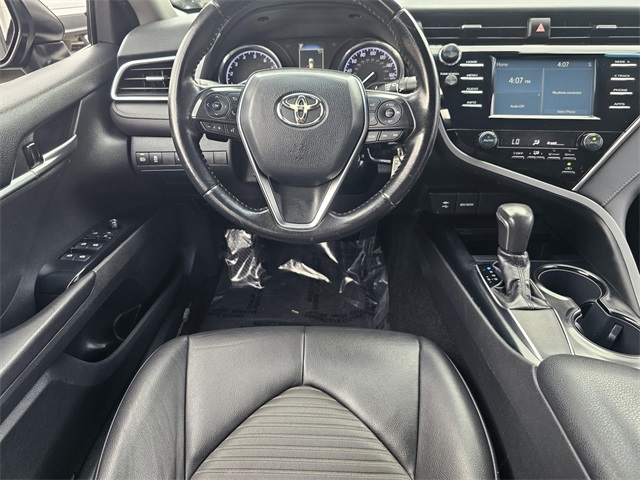 2018 Toyota Camry SE photo 17