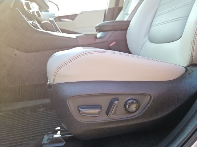 2024 Toyota RAV4 XLE Premium photo 28