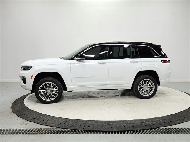 2024 Jeep Grand Cherokee Summit photo 3