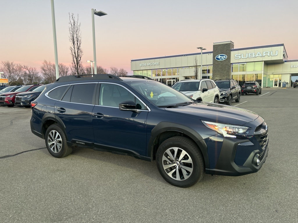 2025 Subaru Outback Premium's photo