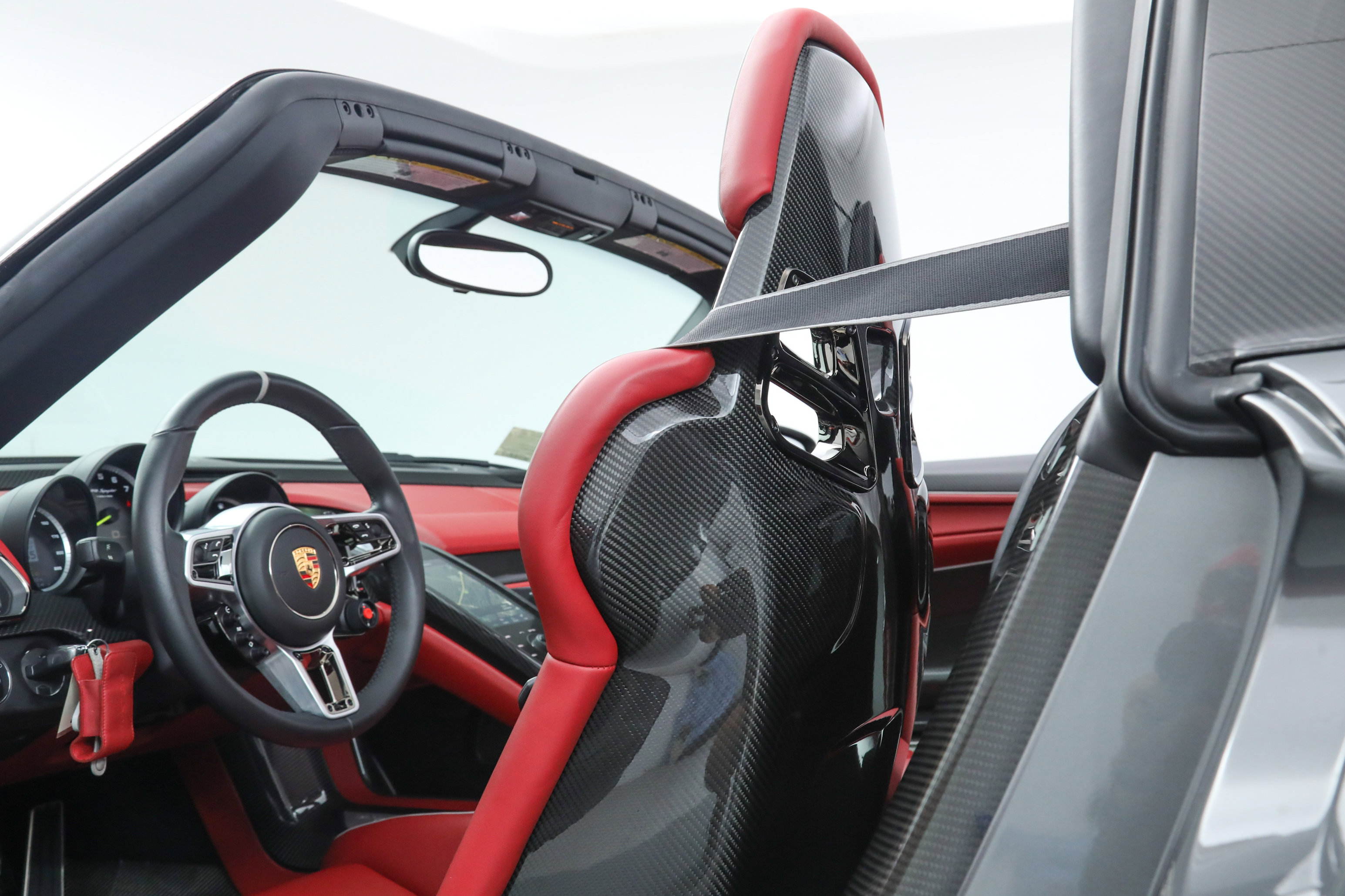 2015 Porsche 918 Spyder photo 29