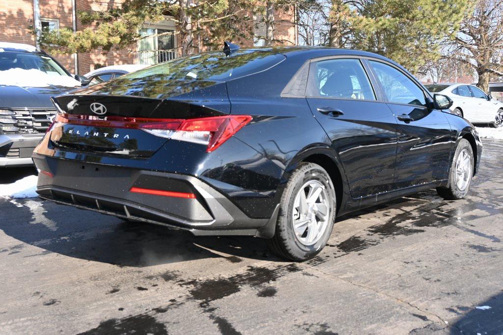 2026 Hyundai Elantra SE photo 3
