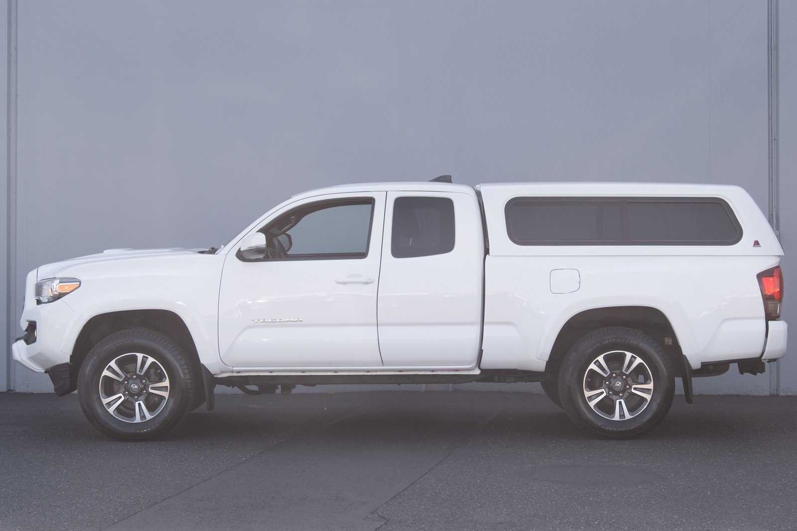 2019 Toyota Tacoma SR5 photo 18