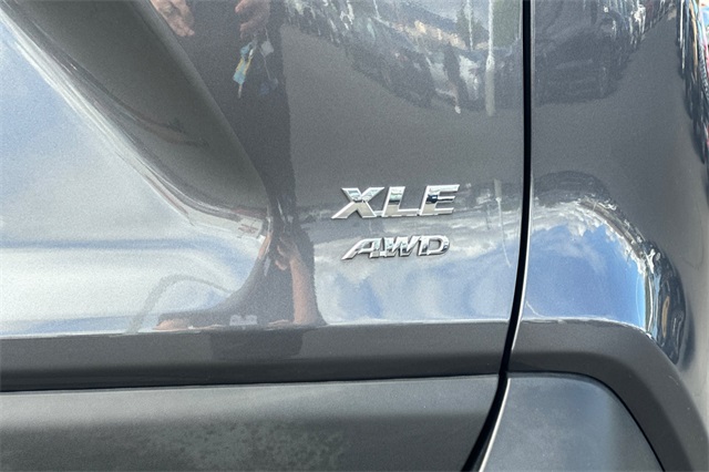 2024 Toyota RAV4 XLE Premium photo 24