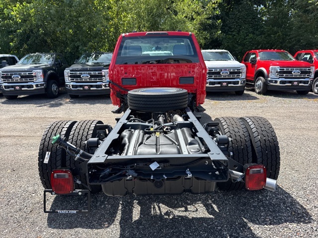 2025 Ford F-600 photo 2