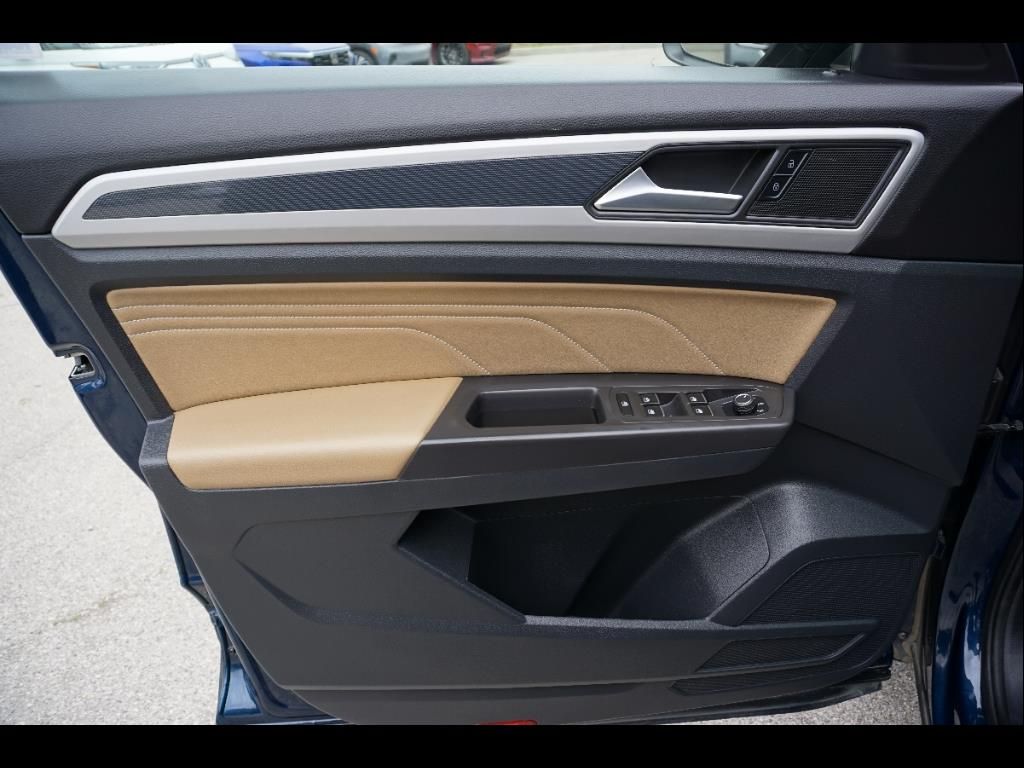 2022 Volkswagen Atlas Cross Sport SE Technology photo 5