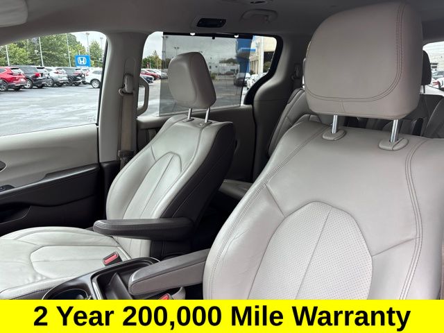 2018 Chrysler Pacifica Touring L photo 3
