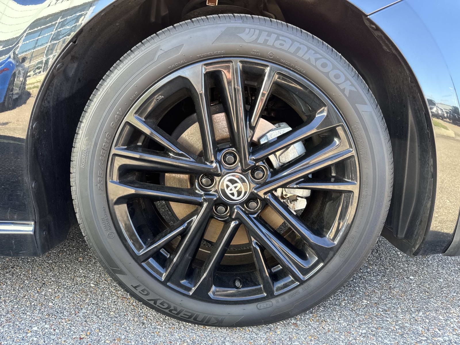 2025 Toyota Camry SE photo 2