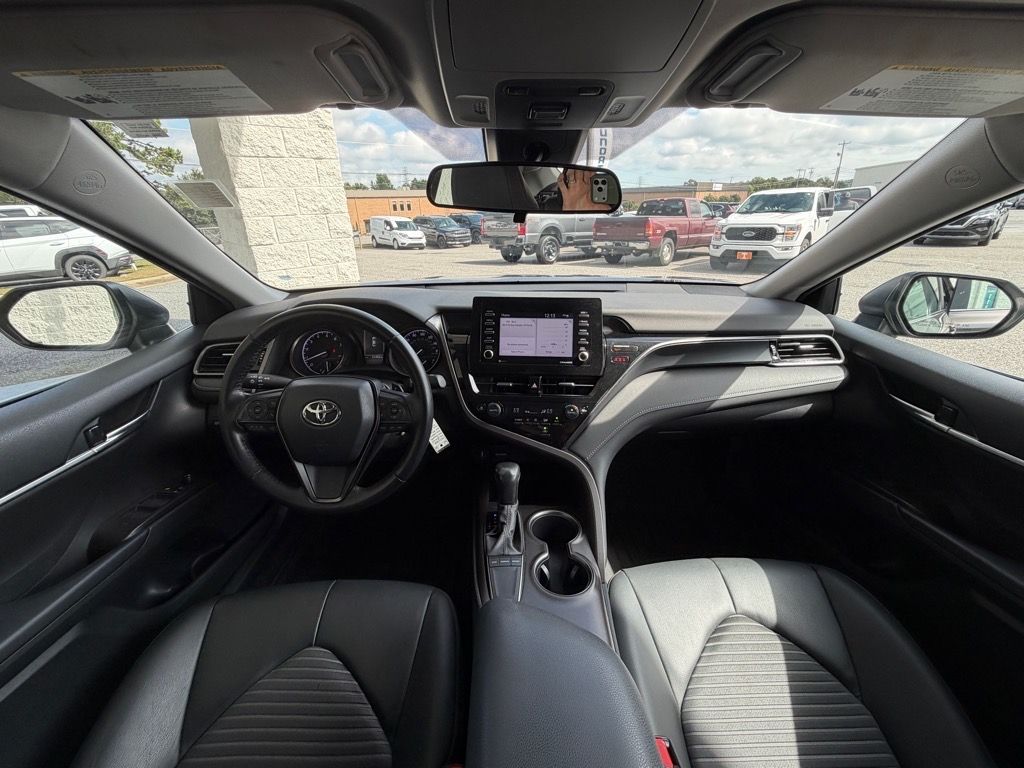2022 Toyota Camry SE photo 4