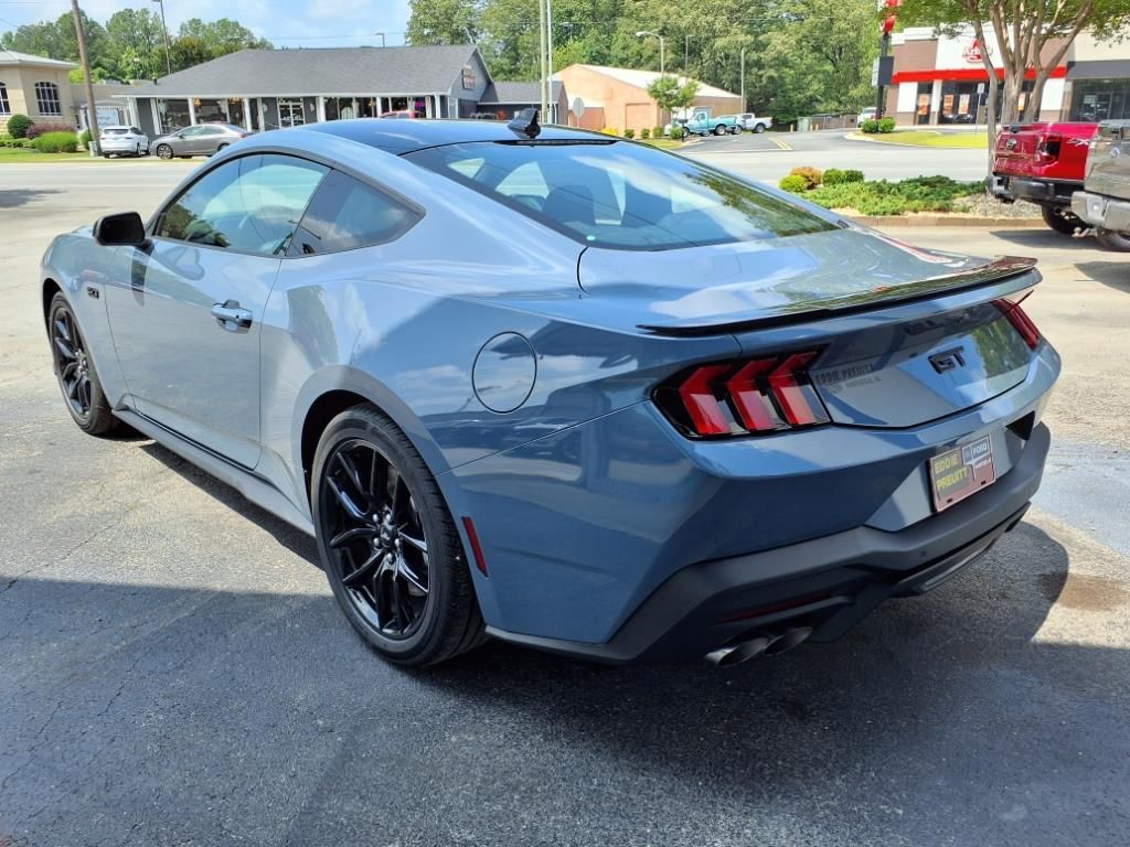2025 Ford Mustang GT photo 3