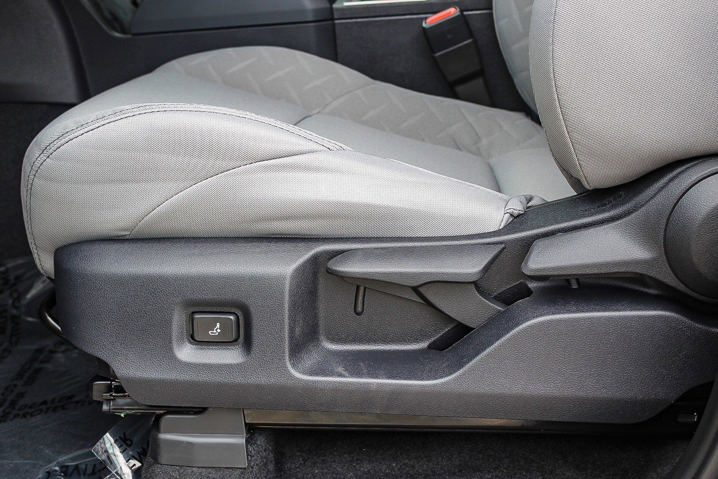 2025 Toyota Tacoma SR5 photo 22