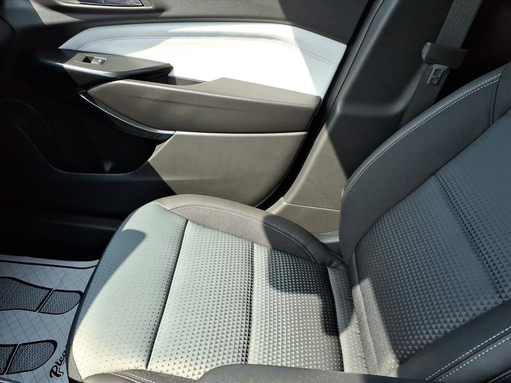 2025 Chevrolet Trax LT photo 11