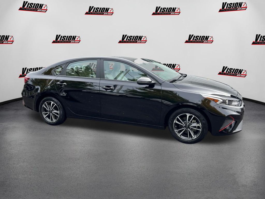 2023 Kia Forte LXS photo 4