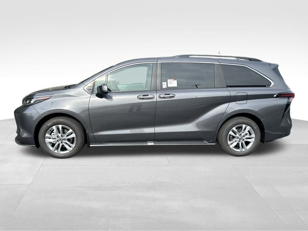 2025 Toyota Sienna XLE photo 2