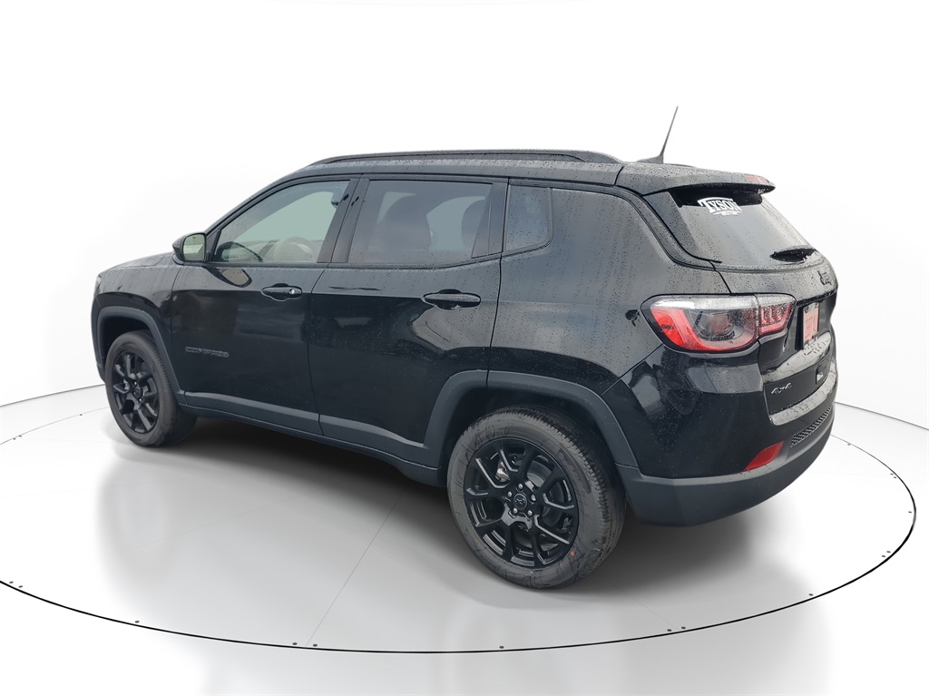 2026 Jeep Compass Latitude Altitude photo 3