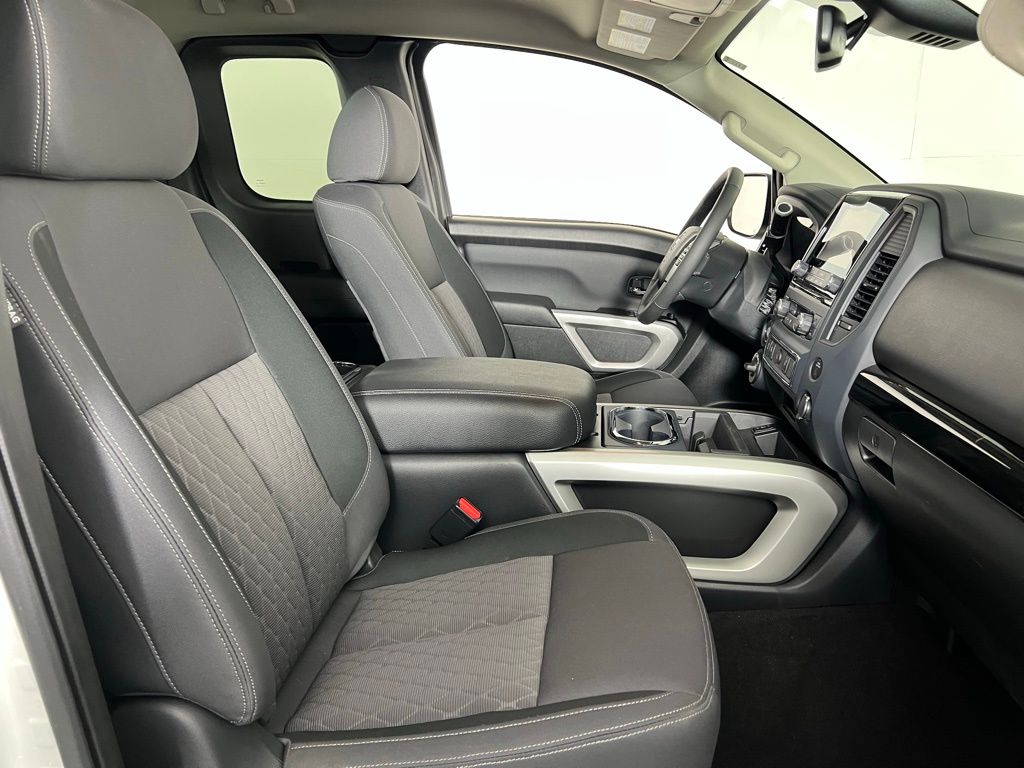 2024 Nissan Titan SV photo 26