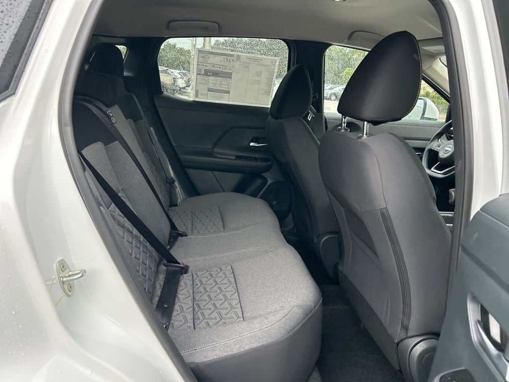 2025 Nissan Kicks SV photo 34