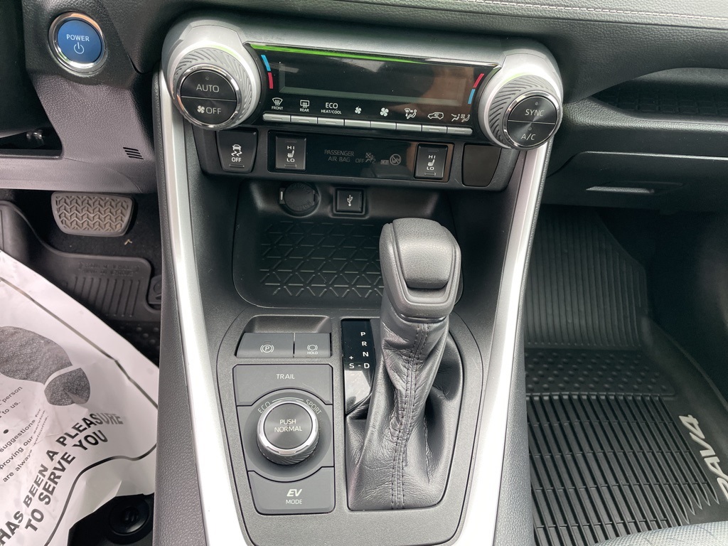 2021 Toyota RAV4 Hybrid XLE photo 16