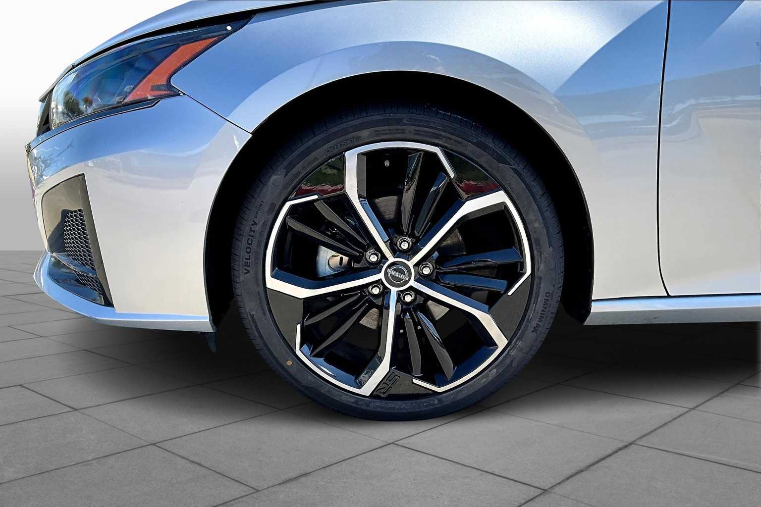 2024 Nissan Altima 2.5 SR photo 9