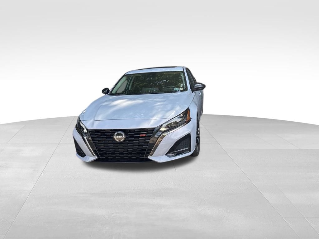 2024 Nissan Altima 2.5 SR photo 2