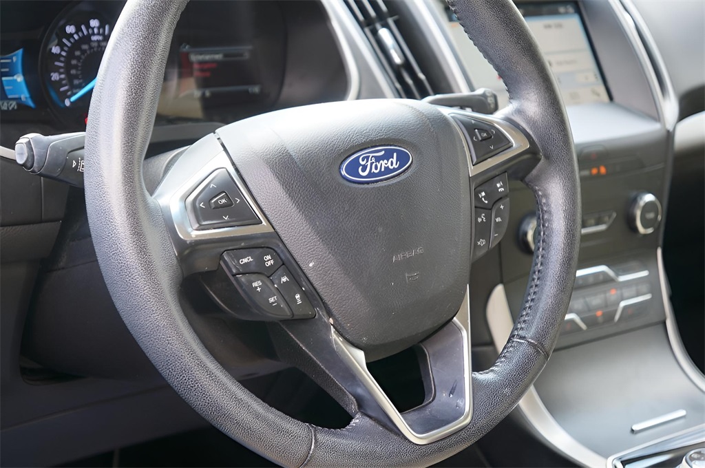 2019 Ford Edge SEL photo 4
