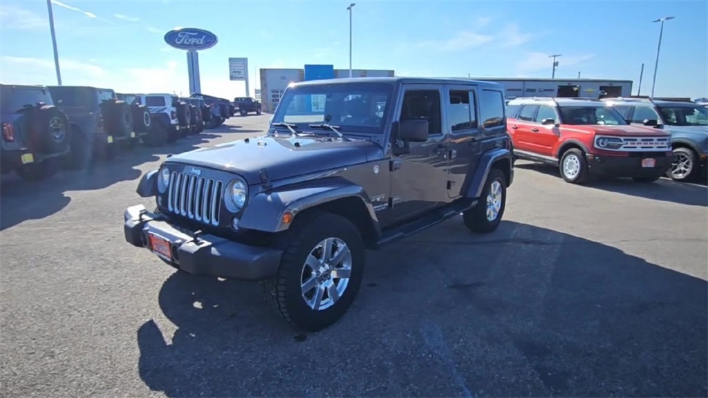 2016 Jeep Wrangler Unlimited Sahara photo 4