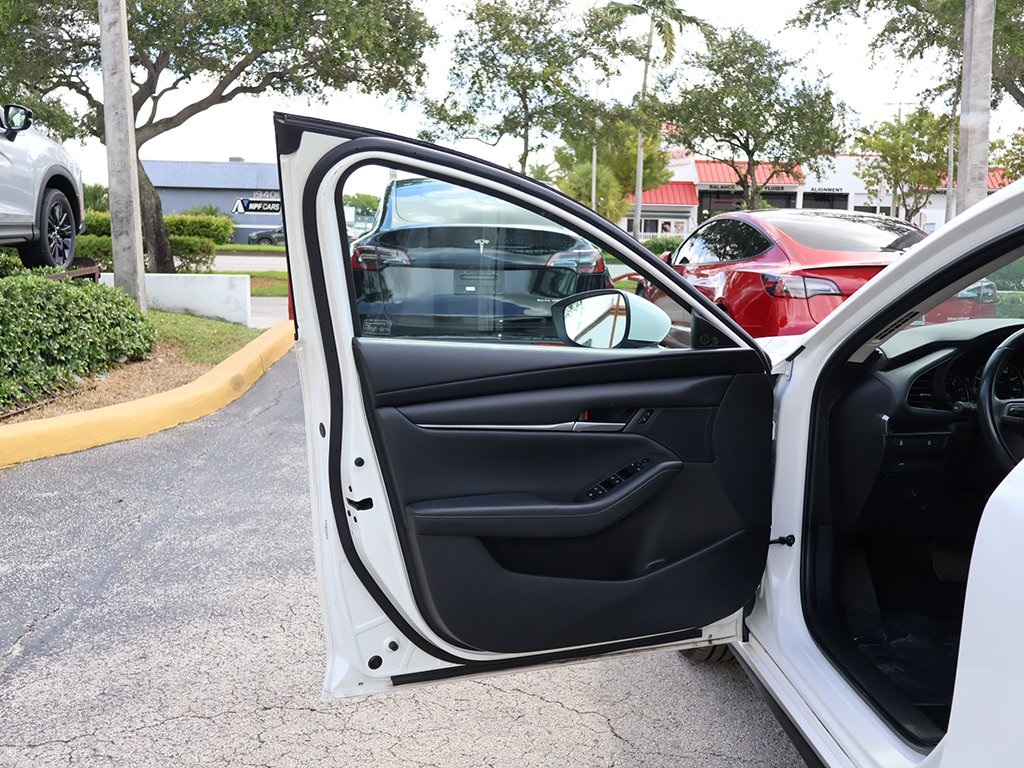 2021 Mazda Mazda3 Select photo 17