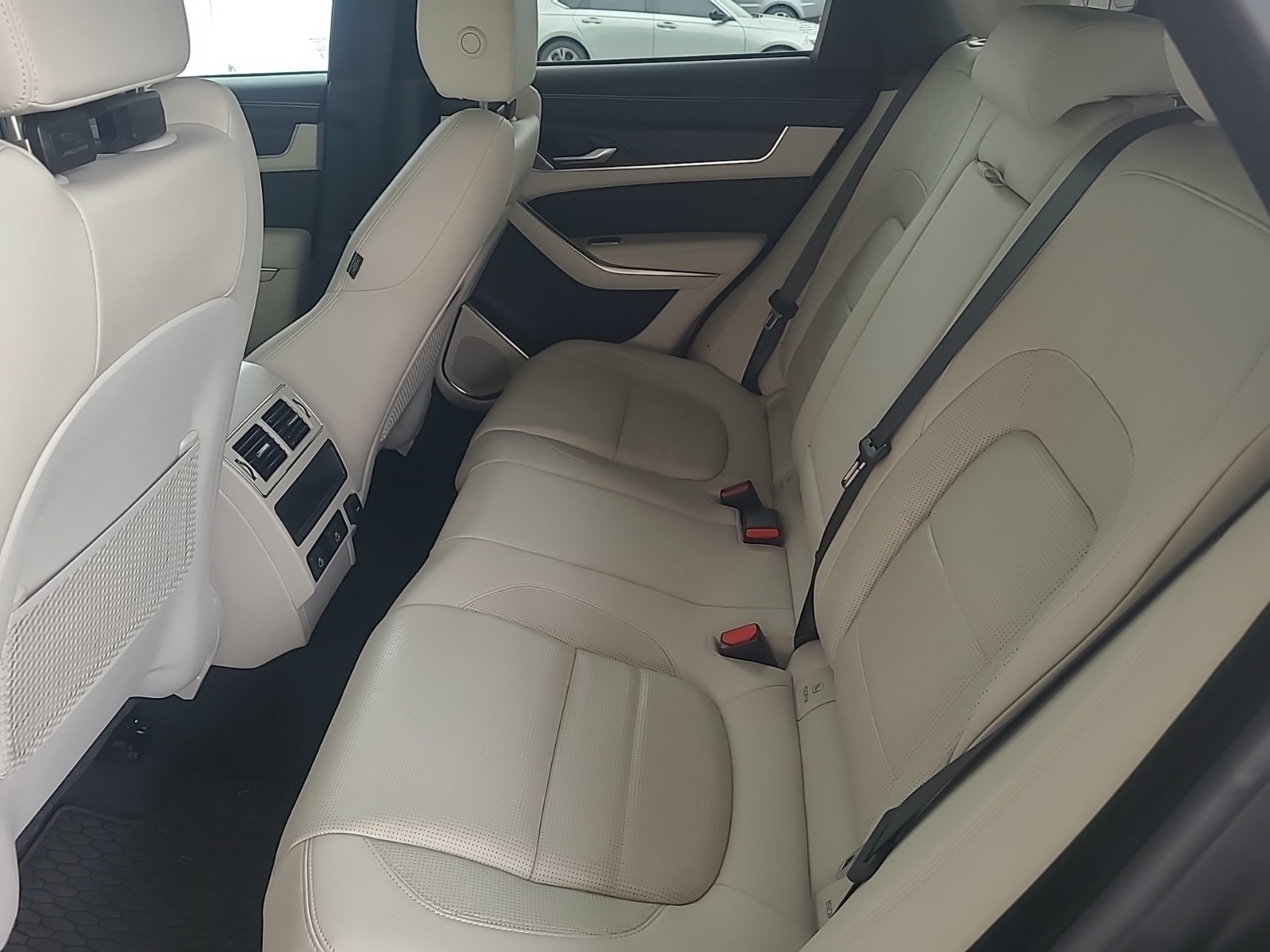 2025 Jaguar F-PACE P250 R-Dynamic S photo 4