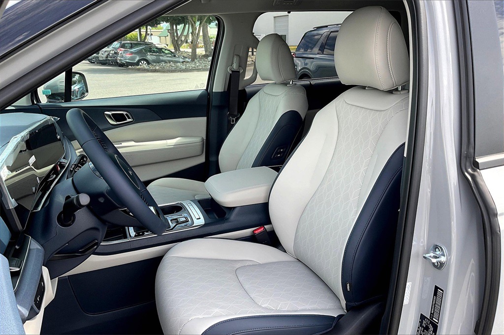 2026 Kia Carnival EX photo 7