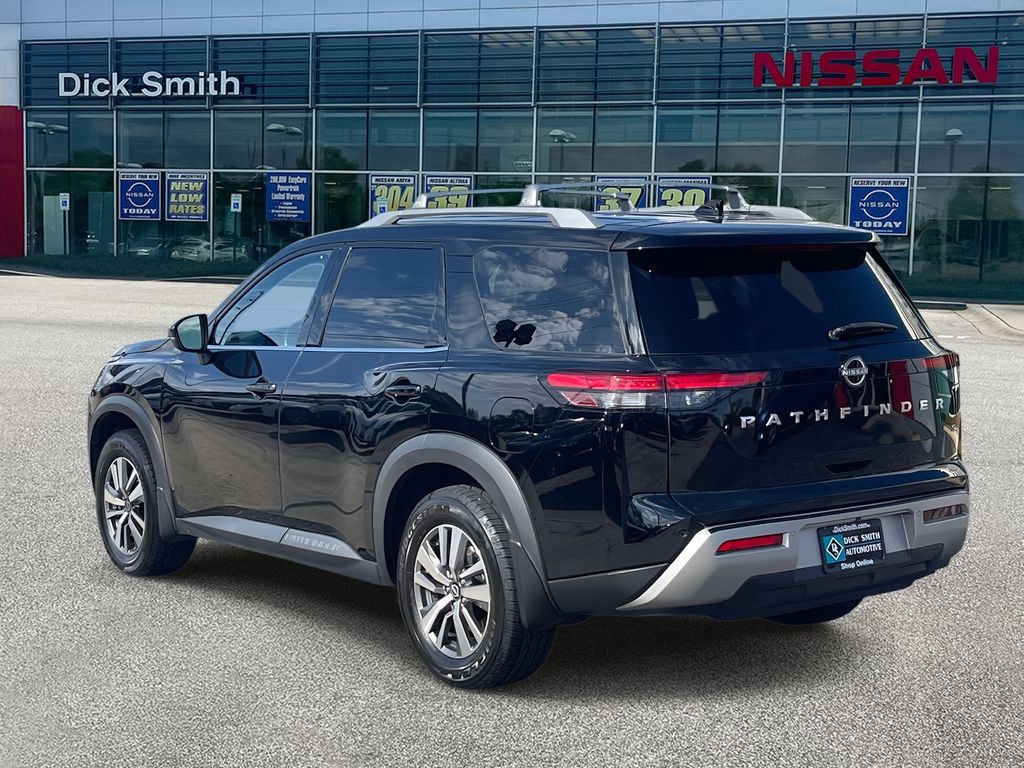 2022 Nissan Pathfinder SL photo 4