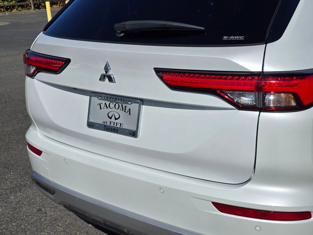 2023 Mitsubishi Outlander SE Black Edition Ralliart photo 12