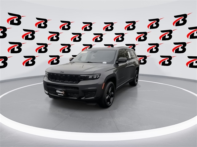 2023 Jeep Grand Cherokee Altitude photo 2