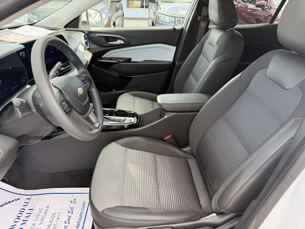 2024 Chevrolet Trax LT photo 16