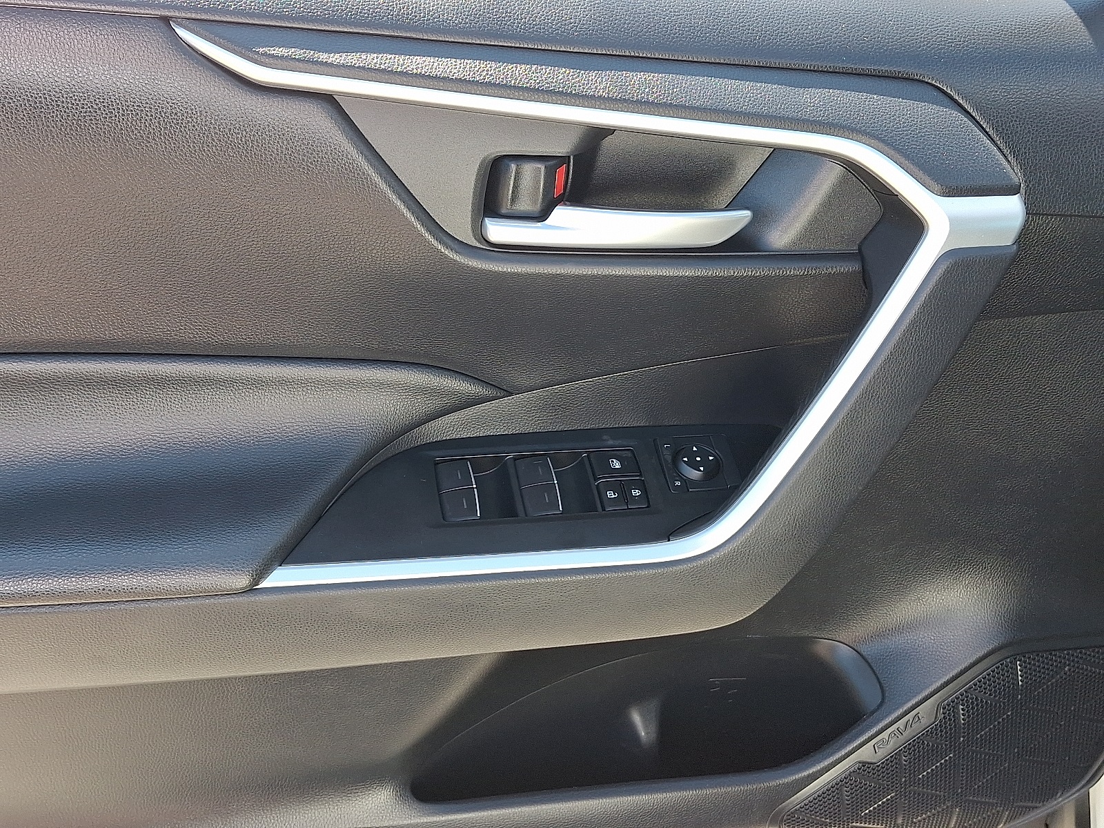 2023 Toyota RAV4 Hybrid photo 11