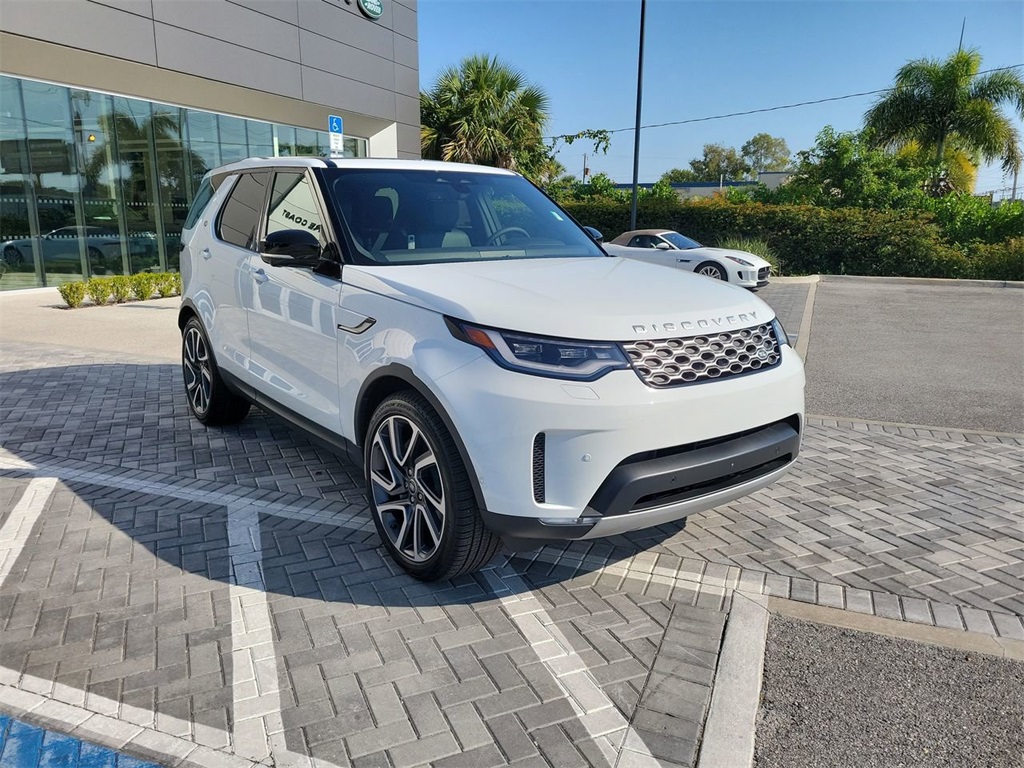 2025 Land Rover Discovery S photo 5