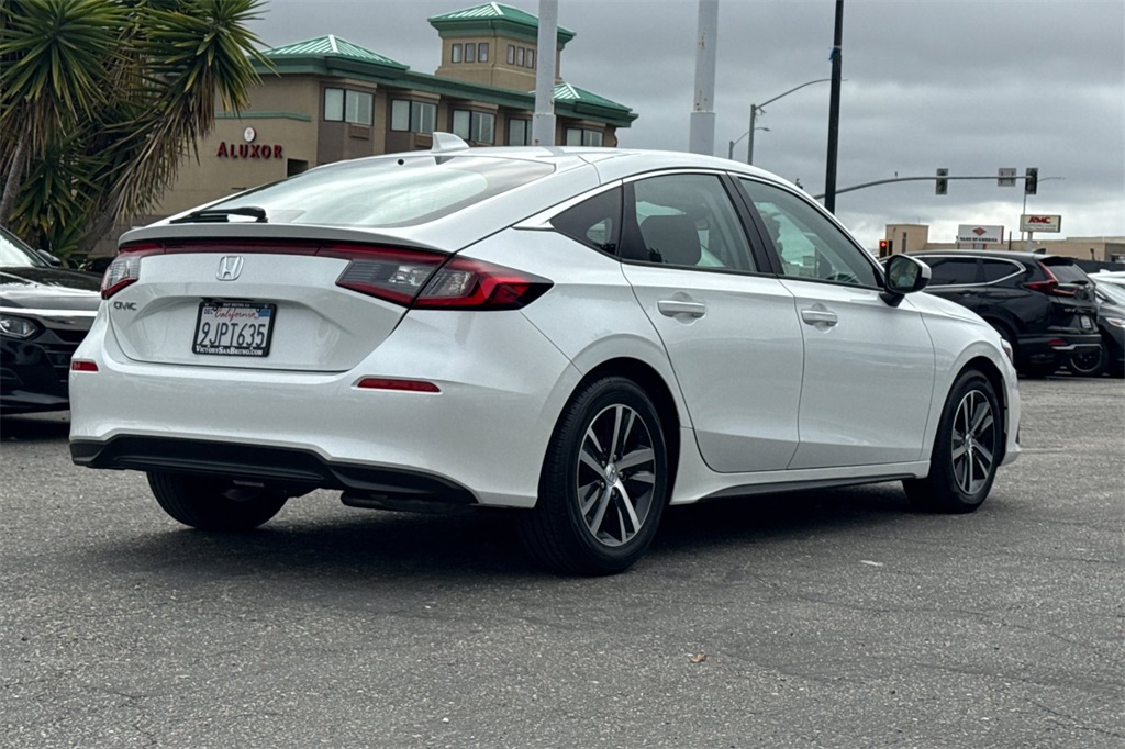 2024 Honda Civic LX Hatchback photo 4