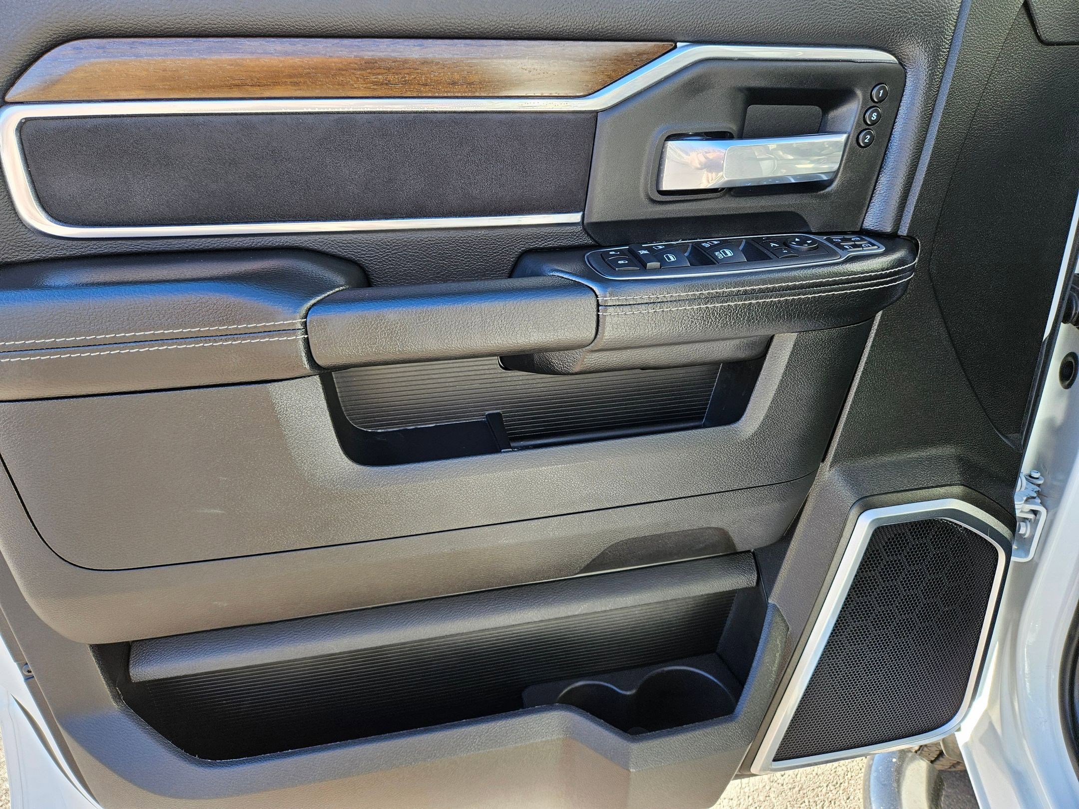 2024 Ram 2500 Laramie photo 12